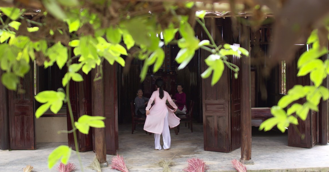 Cô Ba Sài Gòn bản truyền hình mở đầu bằng một chuỗi chết chóc